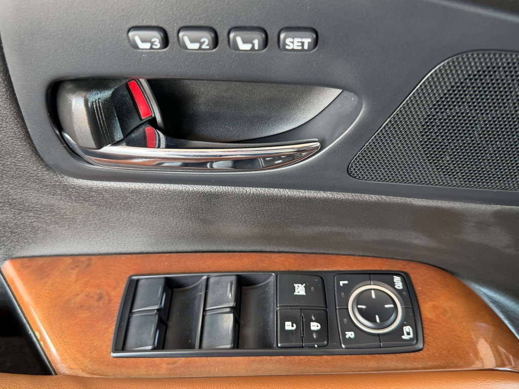 Photo 21 of this LEXUS RX