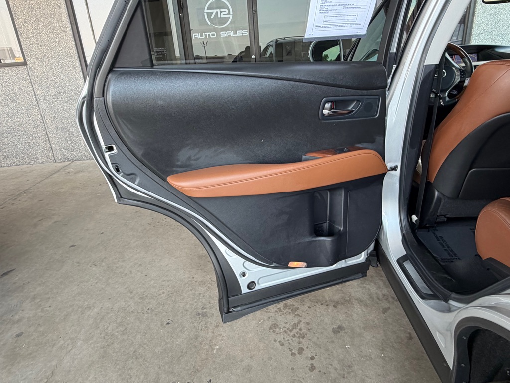 Photo 27 of this LEXUS RX