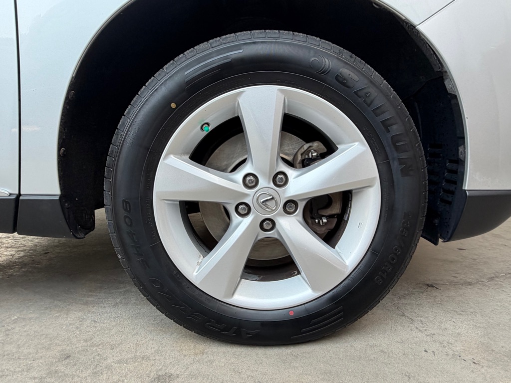 Photo 58 of this LEXUS RX