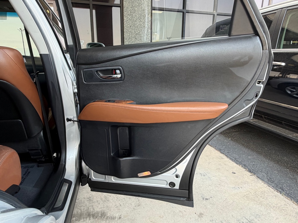 Photo 35 of this LEXUS RX
