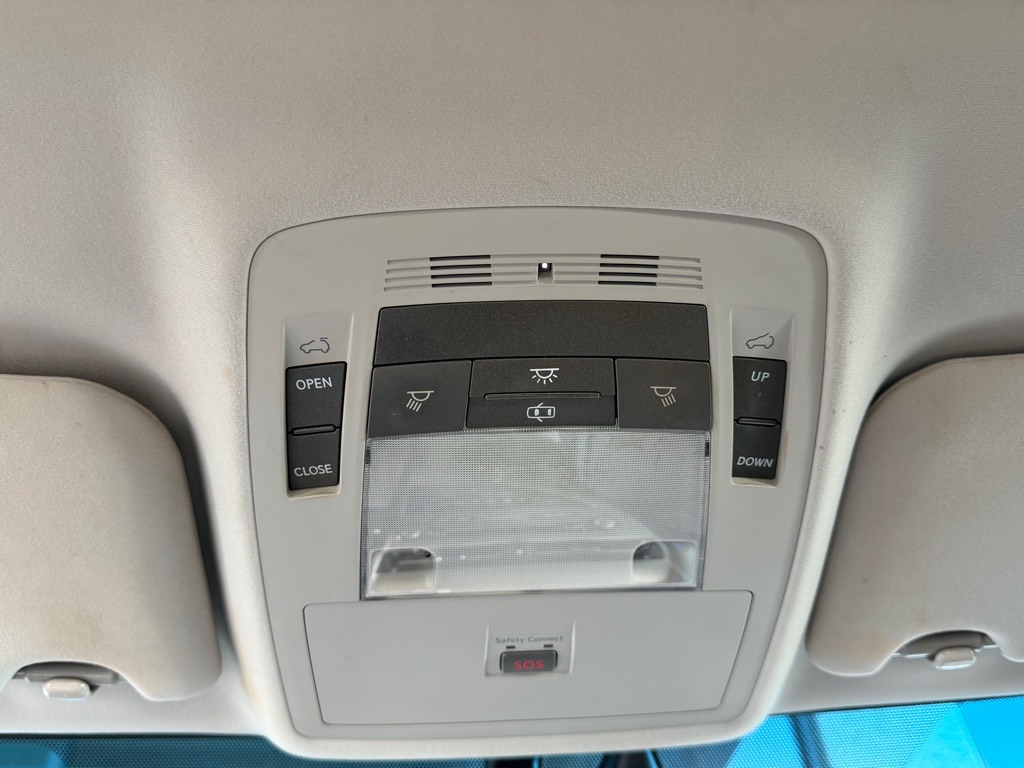 Photo 17 of this LEXUS RX