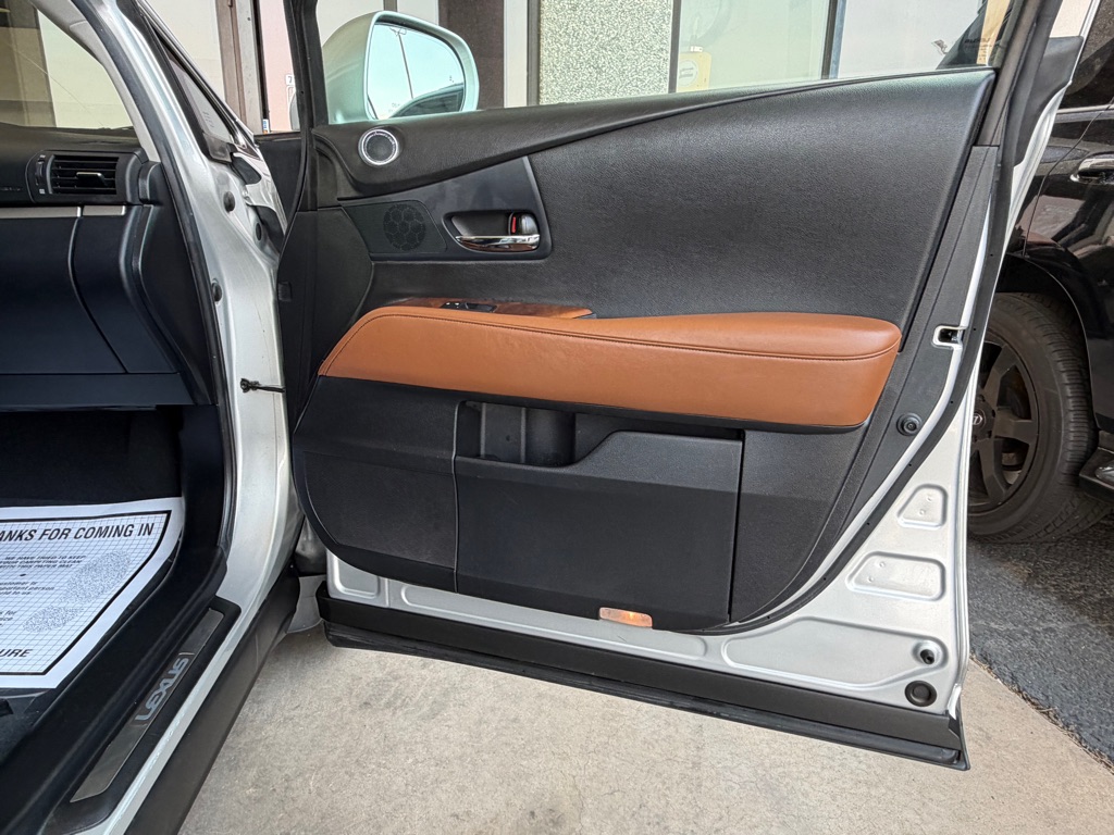 Photo 39 of this LEXUS RX