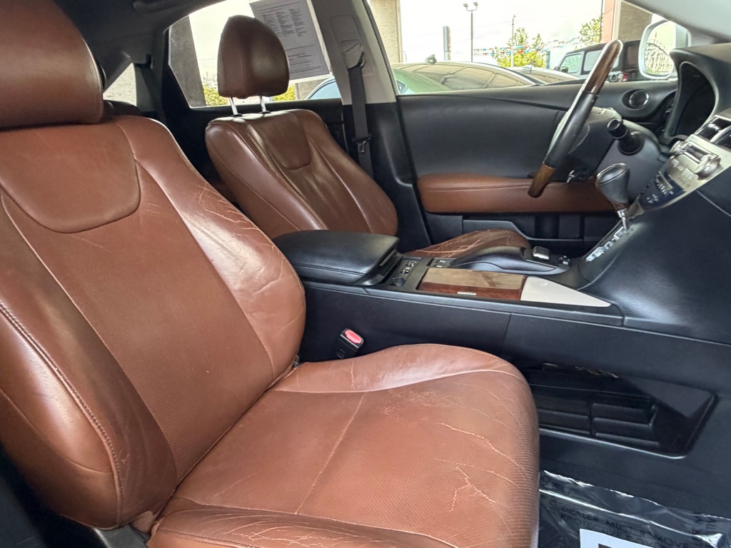 Photo 37 of this LEXUS RX