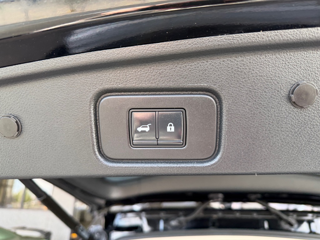 Photo 26 of this NISSAN PATHFINDER