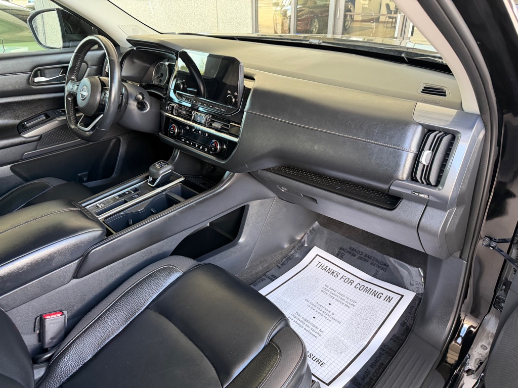 Photo 33 of this NISSAN PATHFINDER