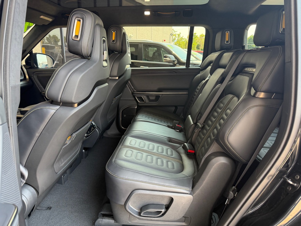 Photo 21 of this RIVIAN R1S