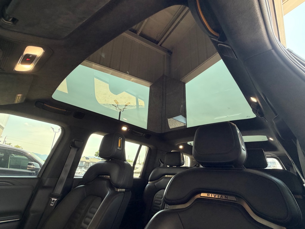 Photo 18 of this RIVIAN R1S