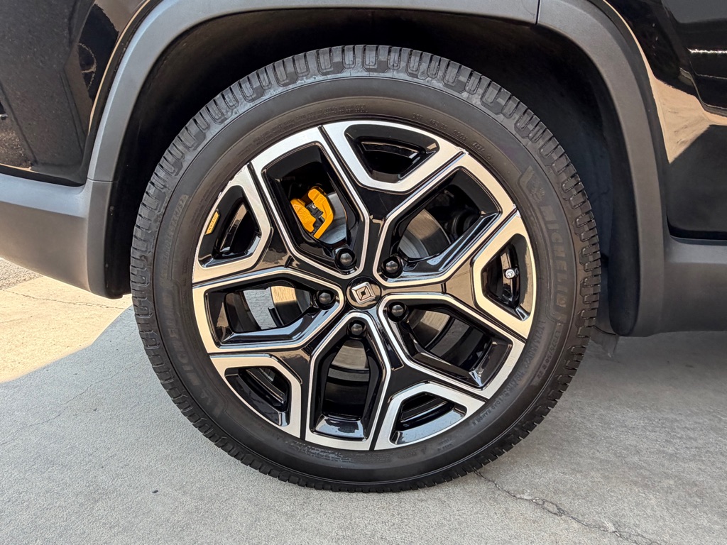 Photo 68 of this RIVIAN R1S