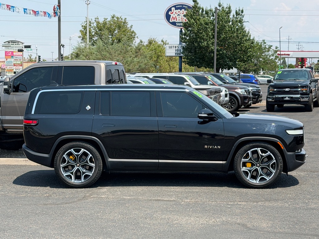 Photo 3 of this RIVIAN R1S