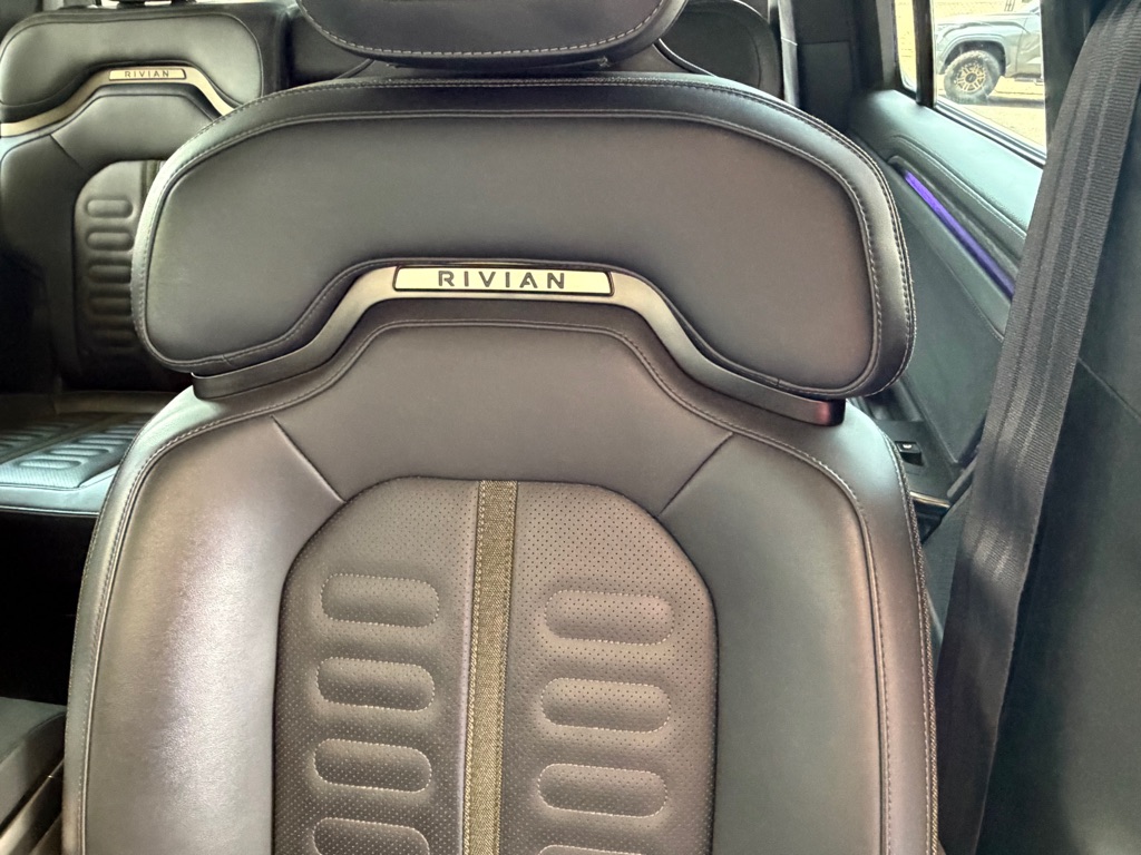 Photo 7 of this RIVIAN R1S