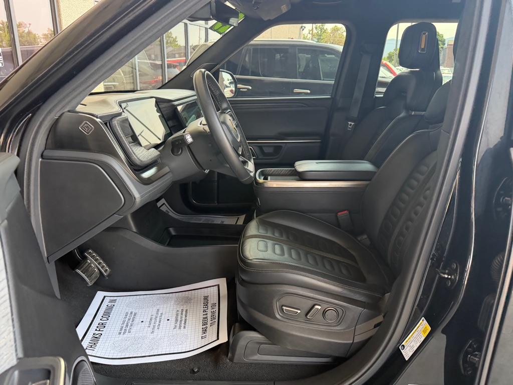 Photo 5 of this RIVIAN R1S