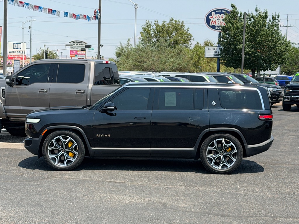 Photo 2 of this RIVIAN R1S