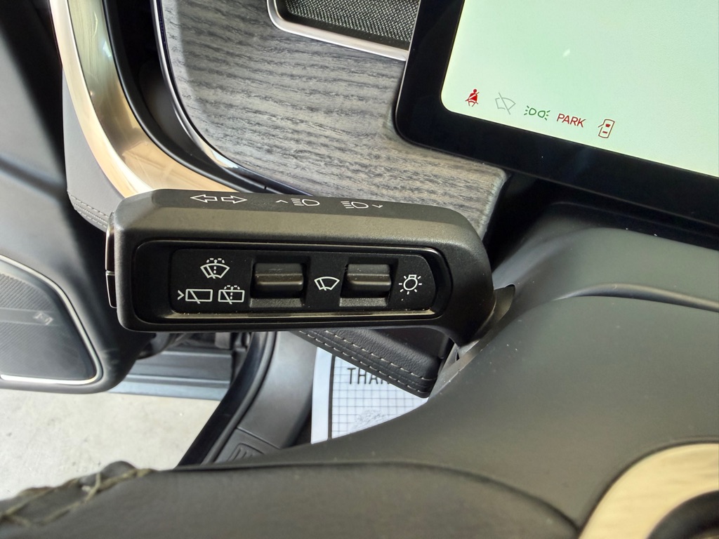 Photo 17 of this RIVIAN R1S