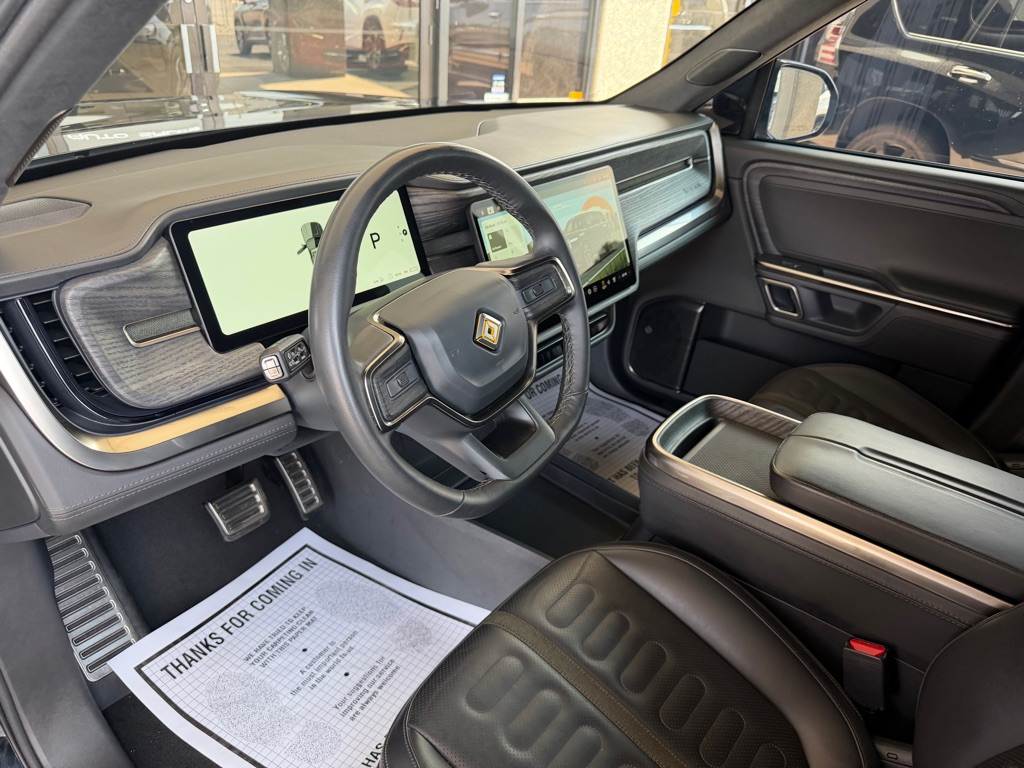 Photo 8 of this RIVIAN R1S