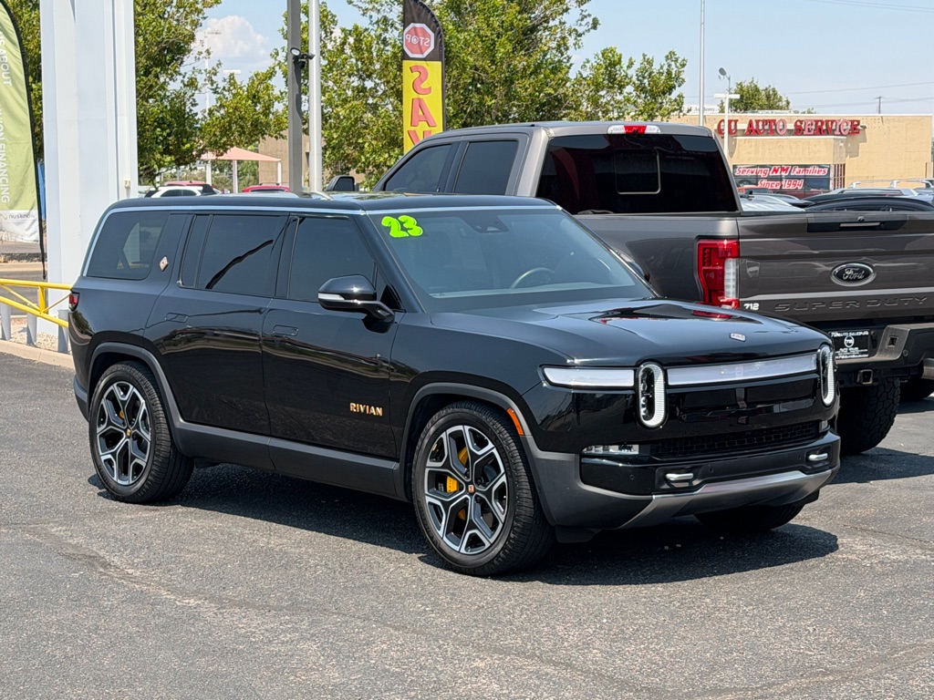 Photo 4 of this RIVIAN R1S