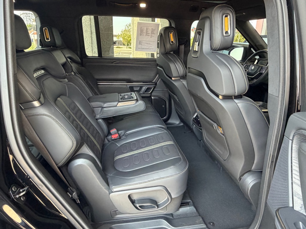 Photo 40 of this RIVIAN R1S