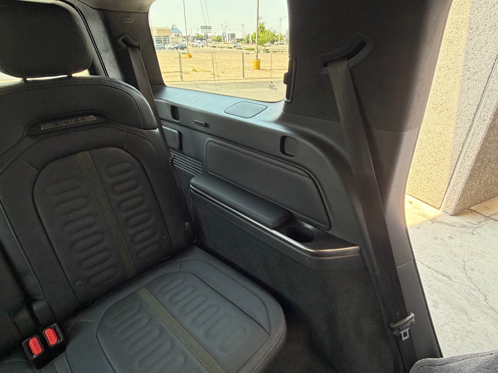 Photo 28 of this RIVIAN R1S