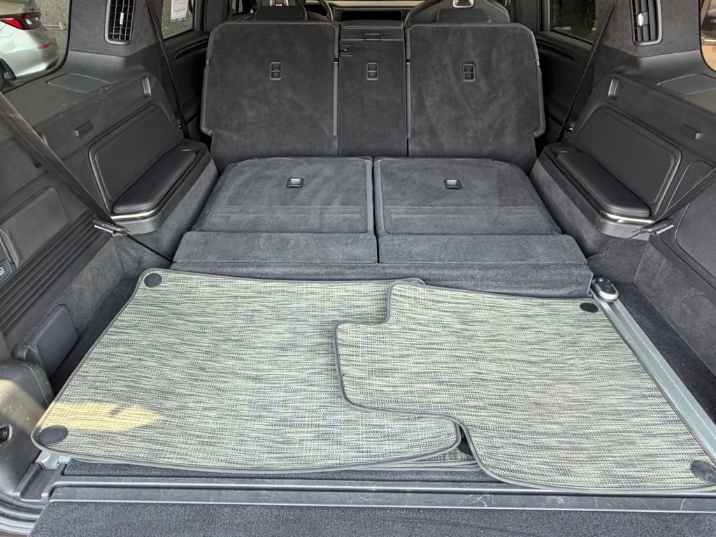 Photo 35 of this RIVIAN R1S
