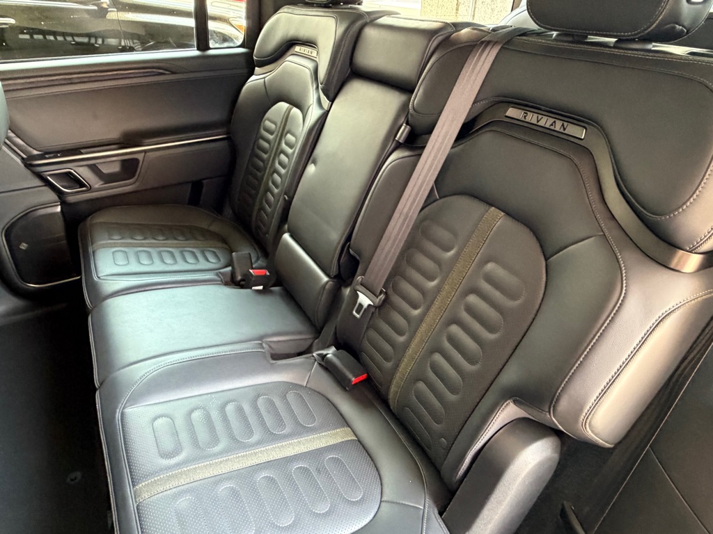 Photo 22 of this RIVIAN R1S