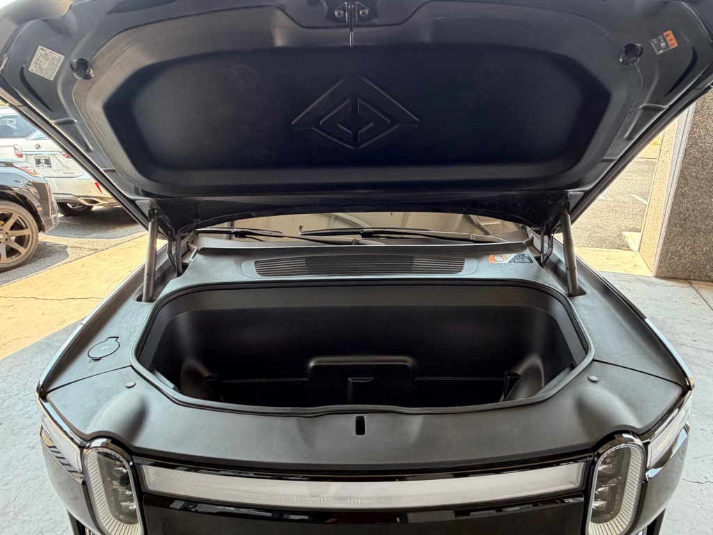 Photo 66 of this RIVIAN R1S