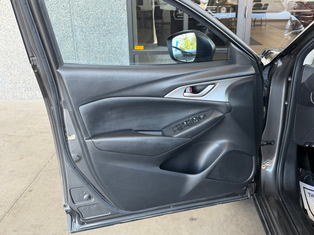 Photo 17 of this MAZDA CX-3