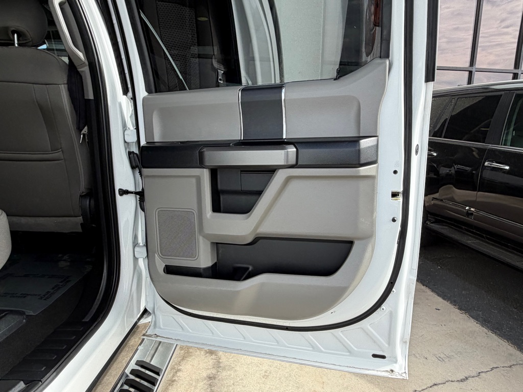Photo 32 of this FORD F250