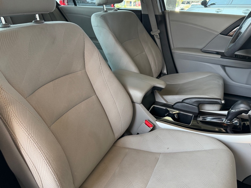 Photo 36 of this HONDA ACCORD