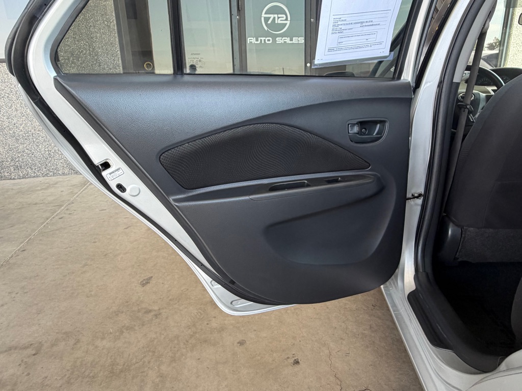 Photo 17 of this TOYOTA YARIS