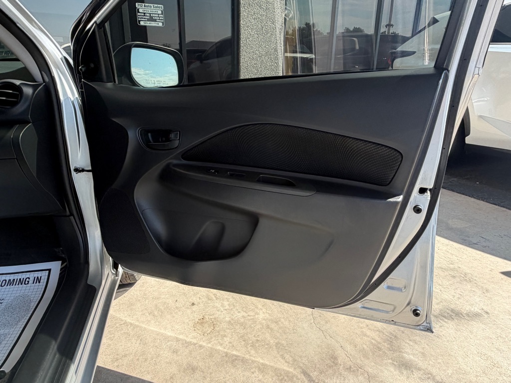 Photo 27 of this TOYOTA YARIS
