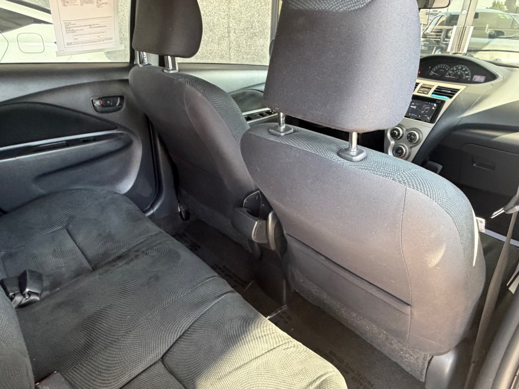 Photo 22 of this TOYOTA YARIS