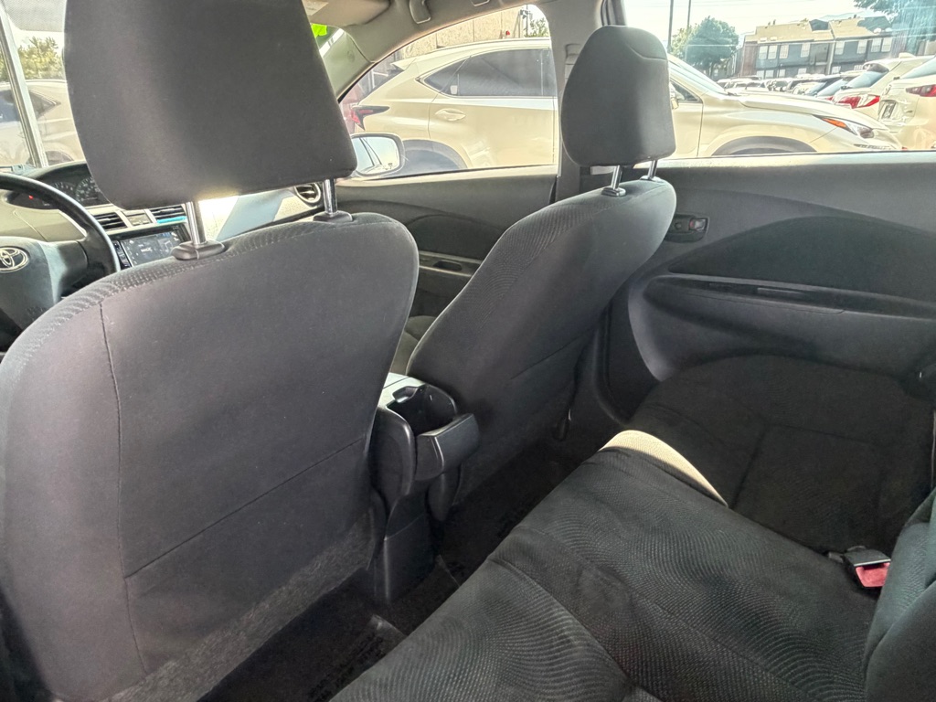 Photo 15 of this TOYOTA YARIS
