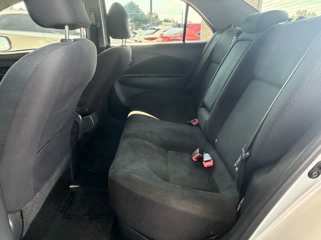 Photo 13 of this TOYOTA YARIS