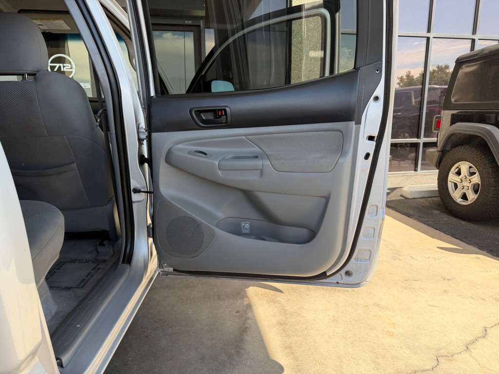 Photo 30 of this TOYOTA TACOMA