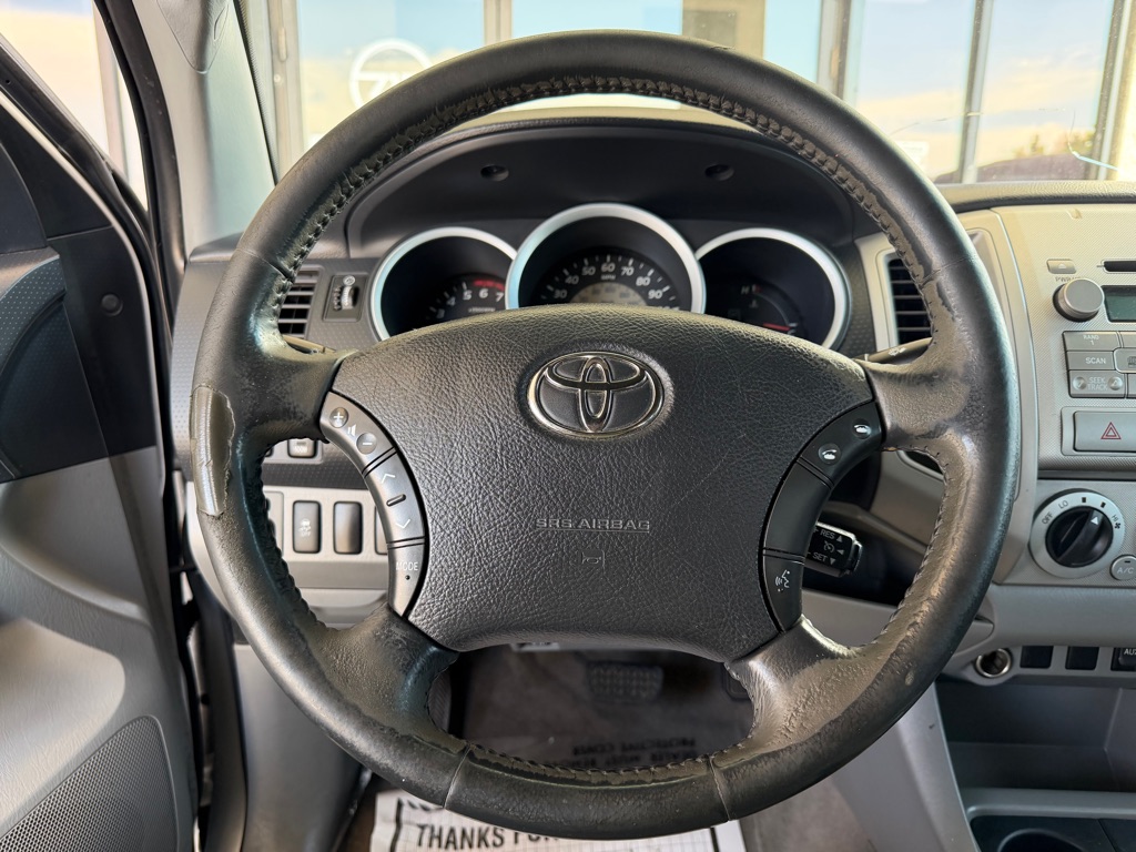 Photo 8 of this TOYOTA TACOMA