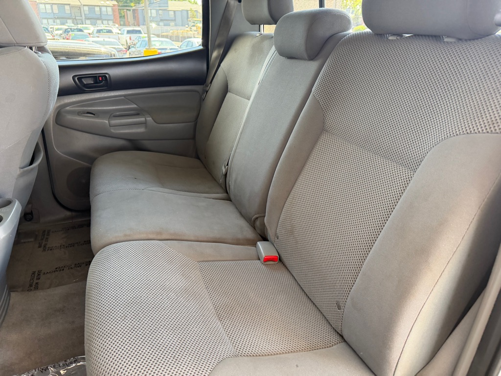 Photo 21 of this TOYOTA TACOMA