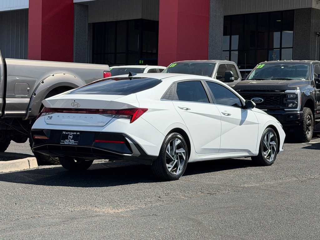Photo 48 of this HYUNDAI ELANTRA