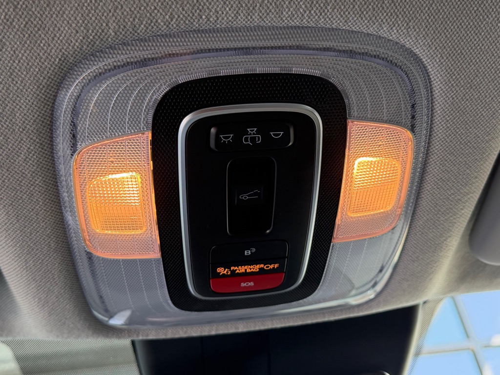 Photo 16 of this HYUNDAI ELANTRA