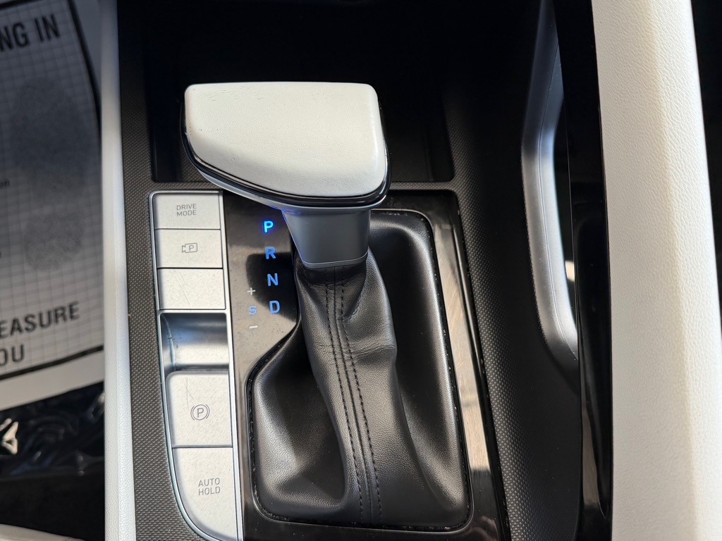 Photo 15 of this HYUNDAI ELANTRA