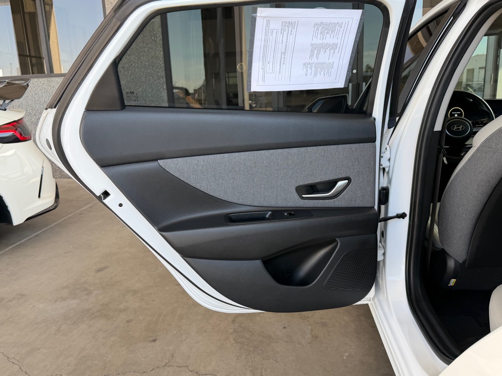 Photo 25 of this HYUNDAI ELANTRA