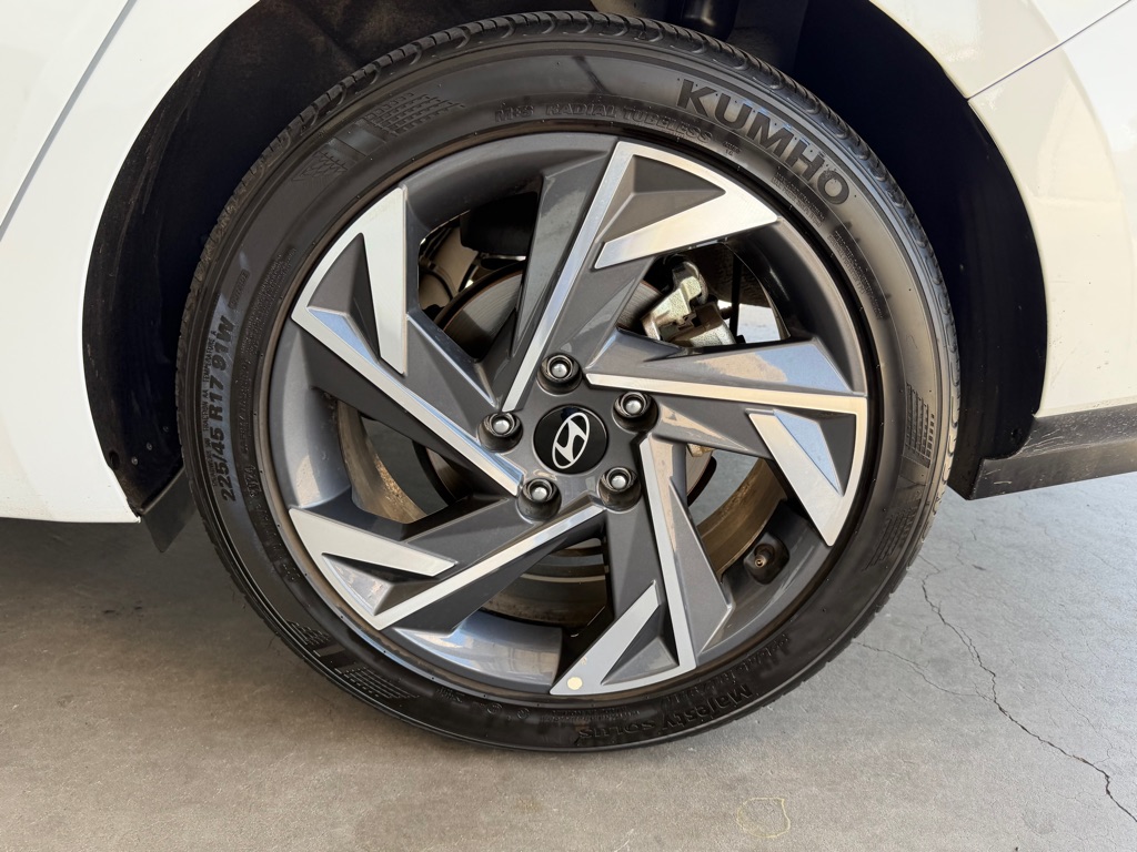 Photo 57 of this HYUNDAI ELANTRA