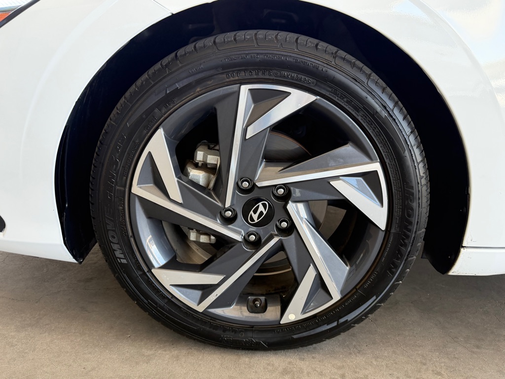 Photo 58 of this HYUNDAI ELANTRA