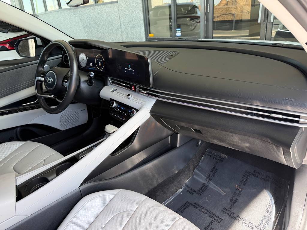 Photo 35 of this HYUNDAI ELANTRA
