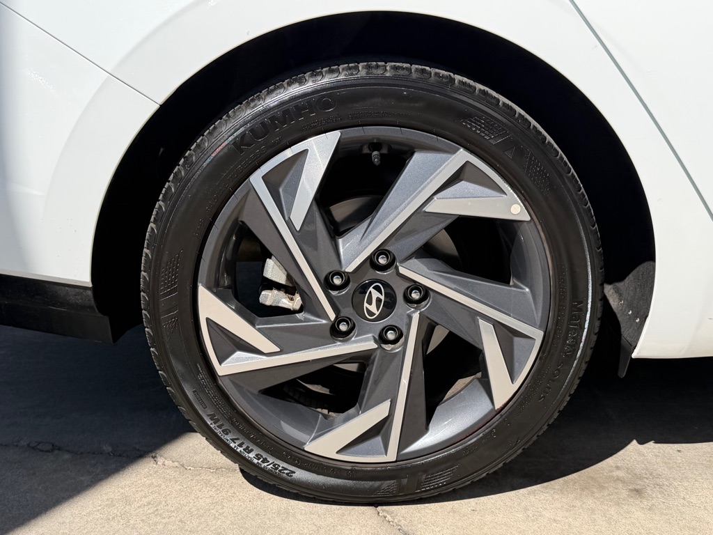 Photo 56 of this HYUNDAI ELANTRA
