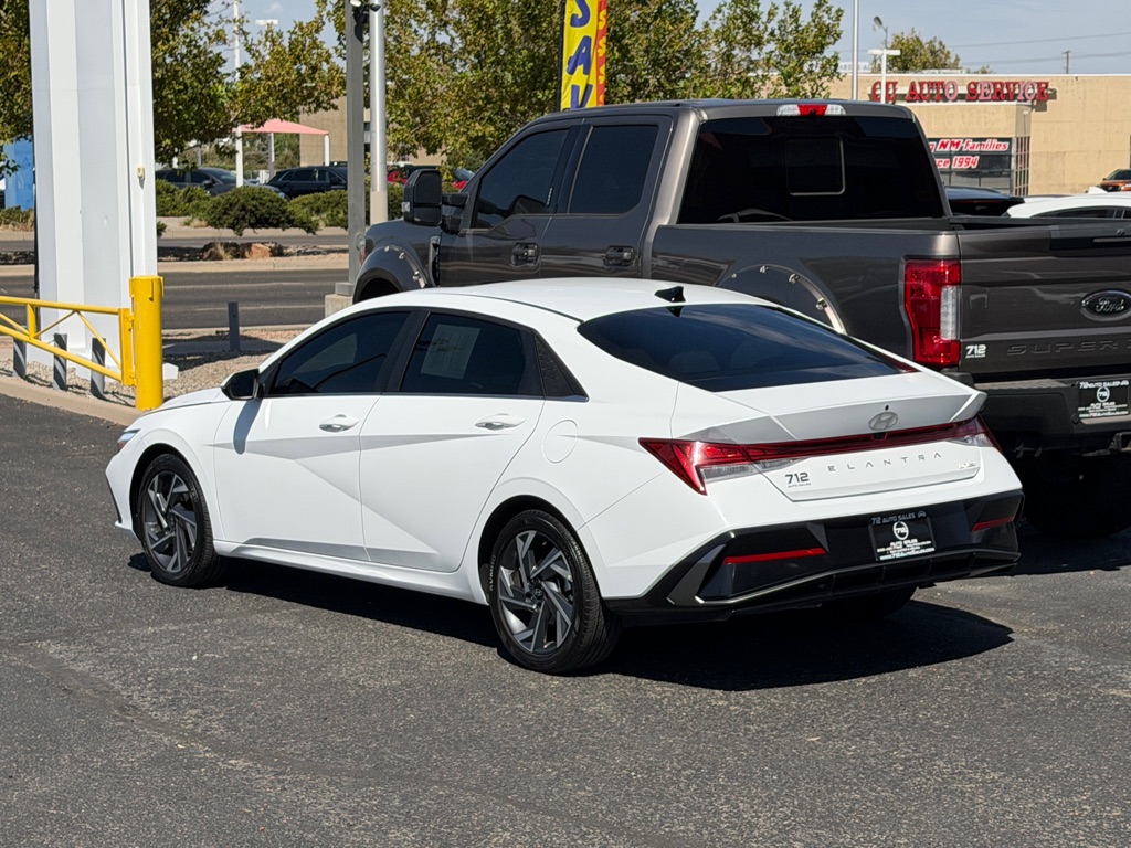 Photo 43 of this HYUNDAI ELANTRA