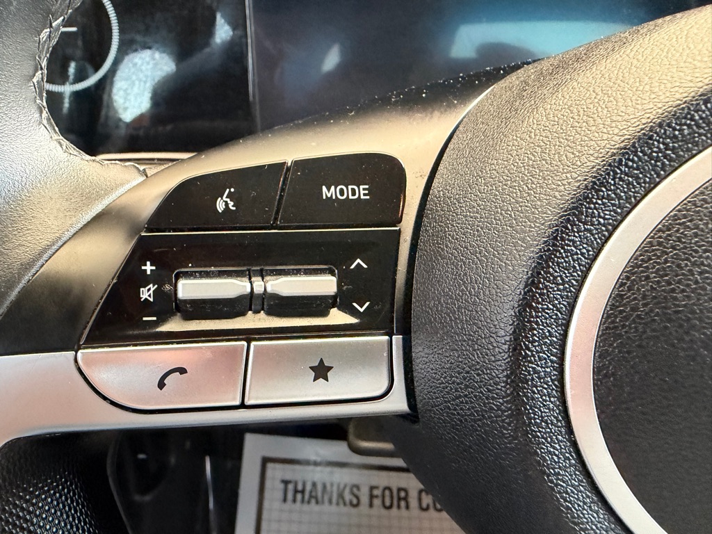 Photo 10 of this HYUNDAI ELANTRA
