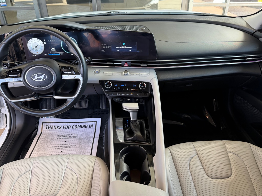 Photo 24 of this HYUNDAI ELANTRA