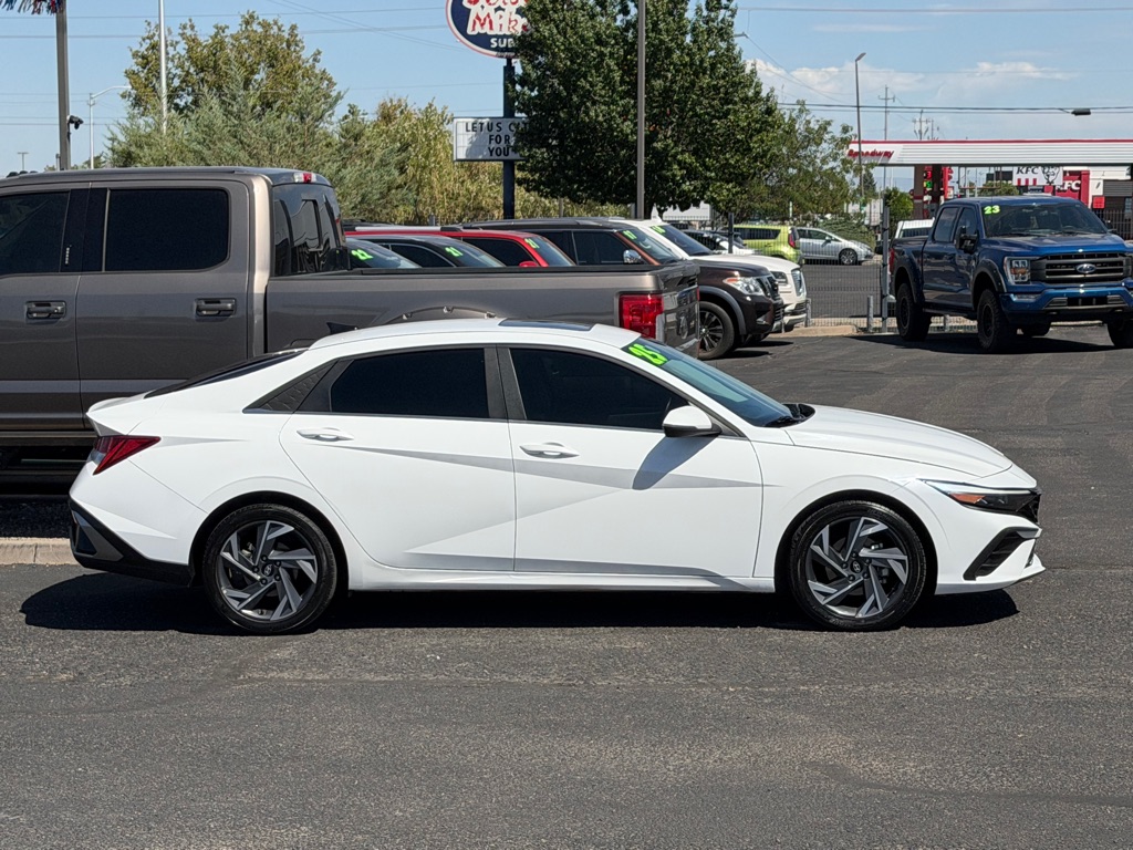 Photo 3 of this HYUNDAI ELANTRA