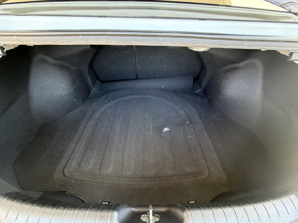 Photo 27 of this HYUNDAI ELANTRA