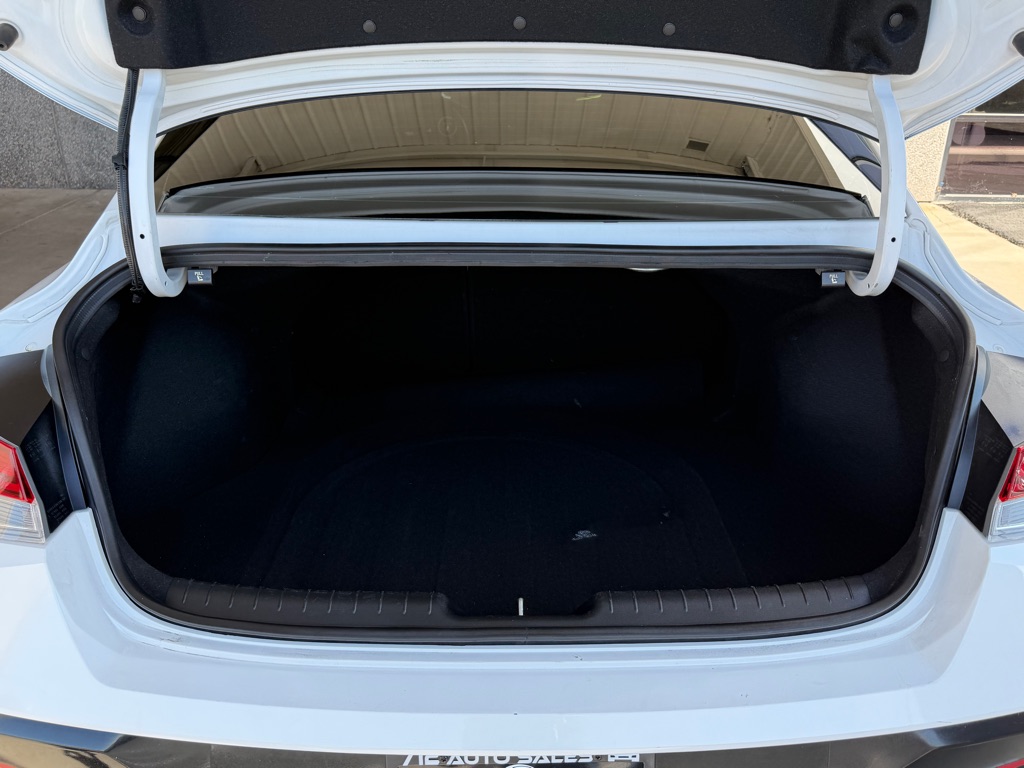 Photo 26 of this HYUNDAI ELANTRA