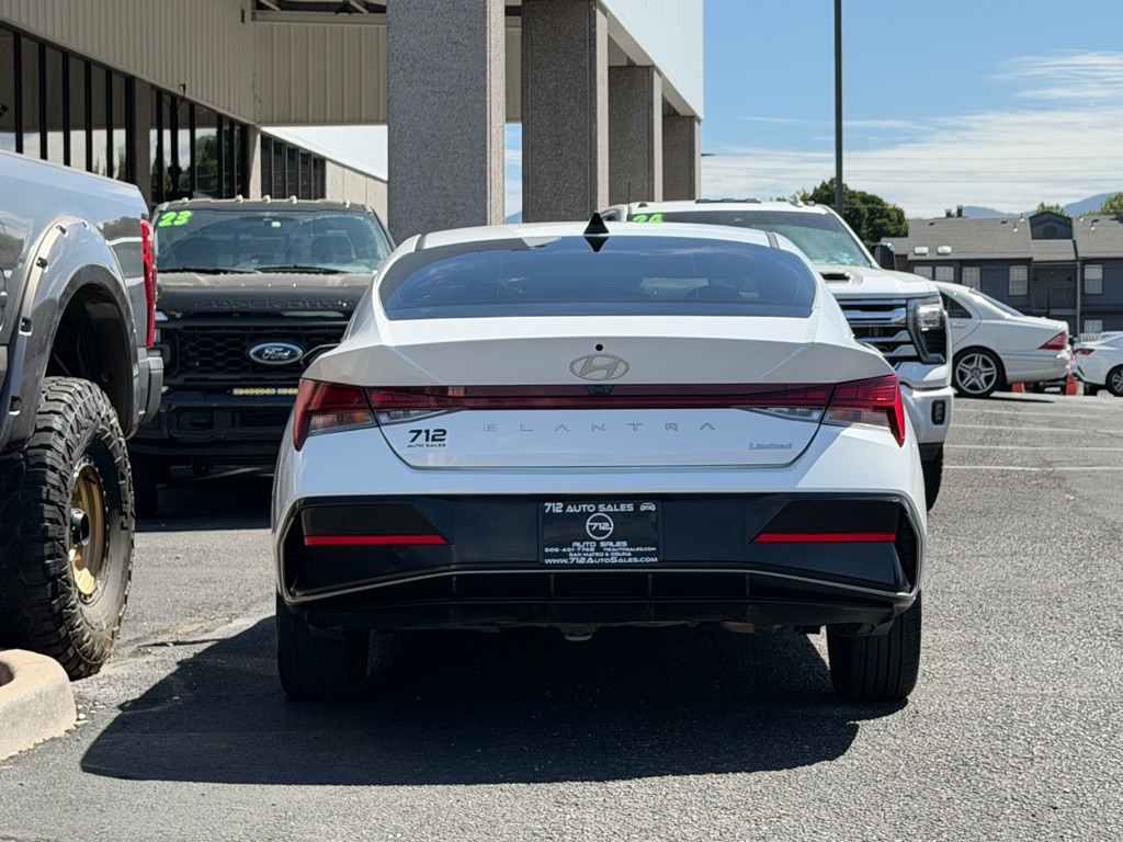Photo 46 of this HYUNDAI ELANTRA
